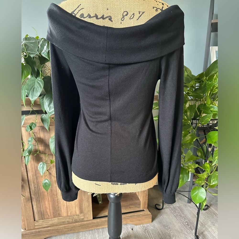 Banana Republic soft luxe off the shoulder top - Picture 2 of 4